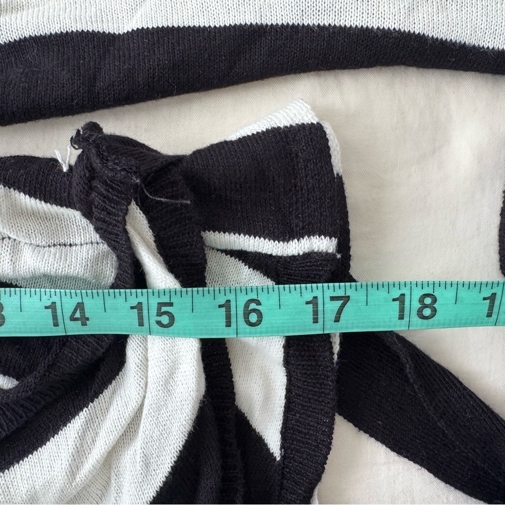 Black and White Knit Wrap Top - Picture 3 of 4